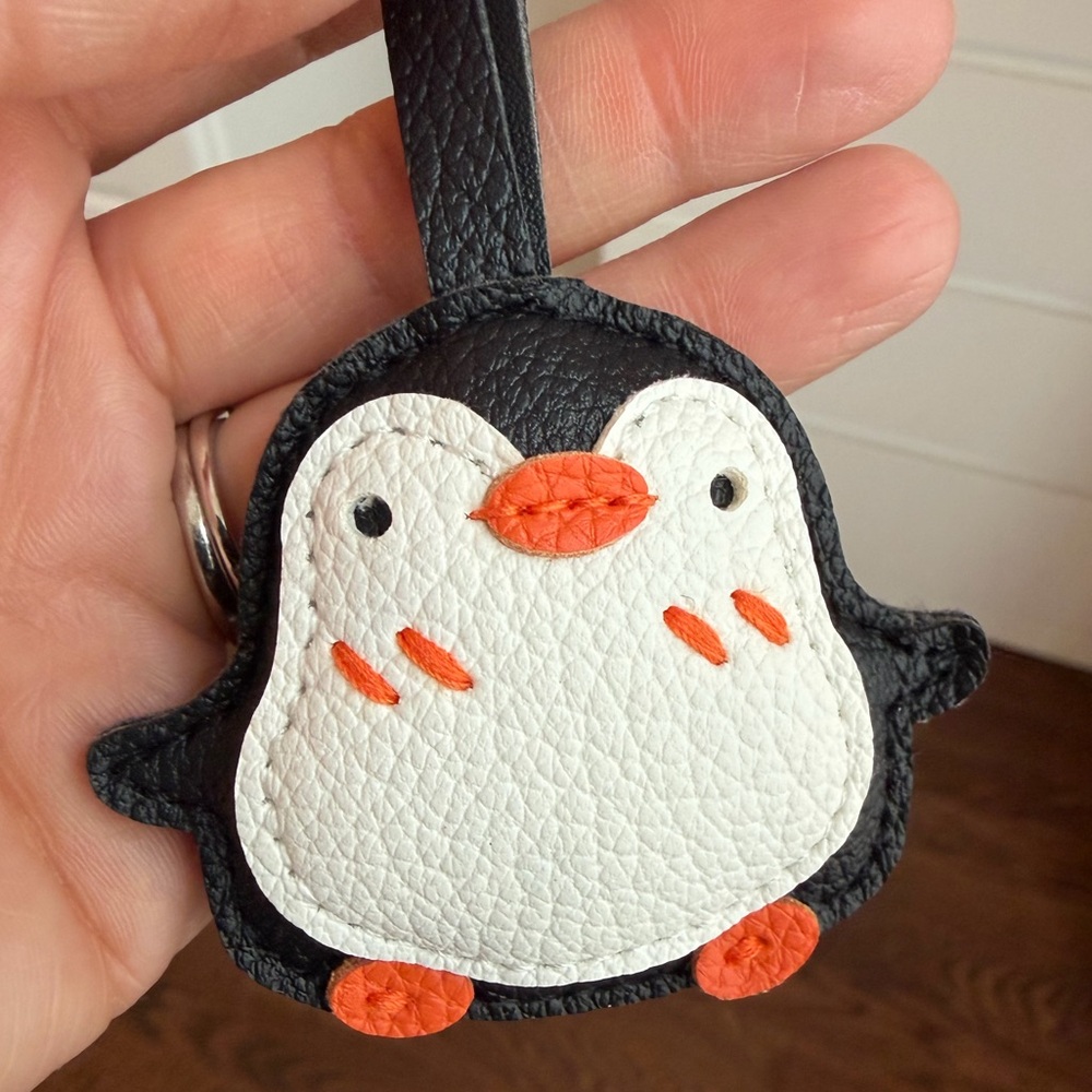 Penguin Soft Leather Bag Charn